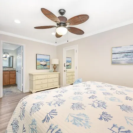 Giant 7 Bedroom Home With 3 Separate Condos